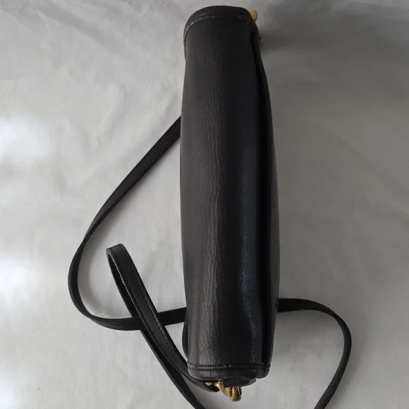 Vintage Leather Coach Pocket Purse 9755 - Picture 5 of 16